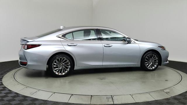 used 2025 Lexus ES 300h car, priced at $49,997