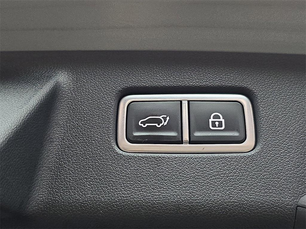 used 2022 Kia Sorento car, priced at $28,699