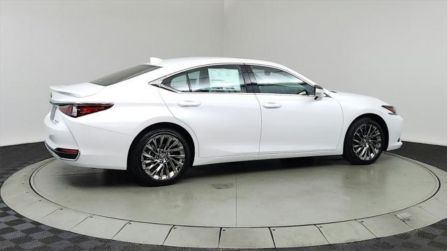 new 2025 Lexus ES 300h car, priced at $56,234