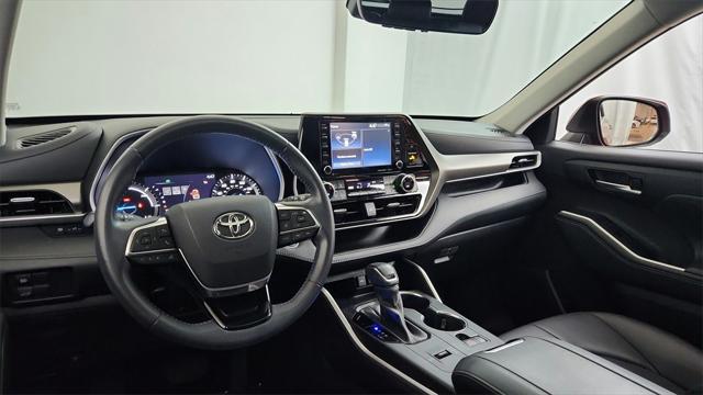 used 2021 Toyota Highlander Hybrid car, priced at $39,200