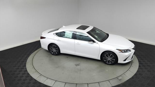 new 2025 Lexus ES 300h car, priced at $50,854