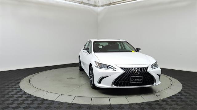 new 2025 Lexus ES 300h car, priced at $50,854