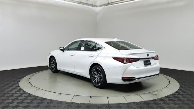 new 2025 Lexus ES 300h car, priced at $50,854