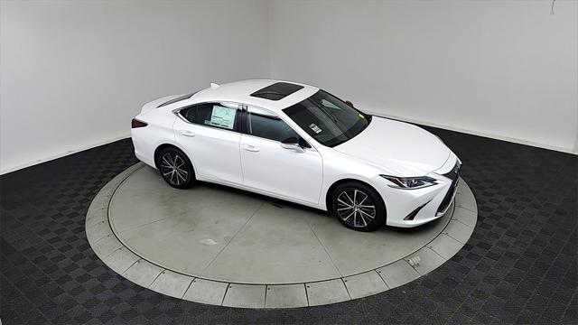 new 2024 Lexus ES 250 car, priced at $49,320