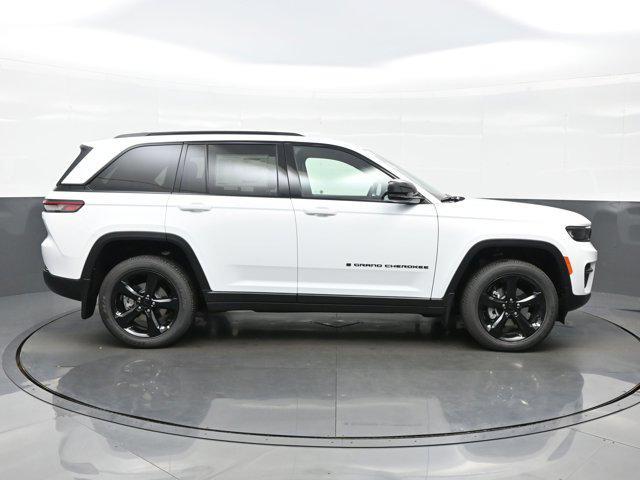 new 2025 Jeep Grand Cherokee car, priced at $40,189