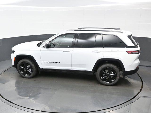new 2025 Jeep Grand Cherokee car, priced at $40,189