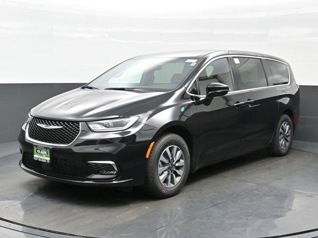 new 2025 Chrysler Pacifica Hybrid car, priced at $46,965