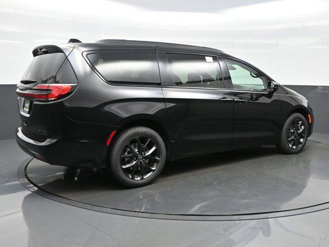 new 2025 Chrysler Pacifica car, priced at $53,892