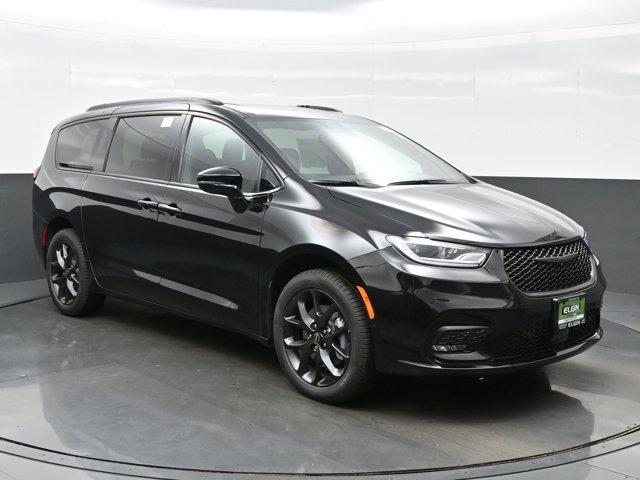new 2025 Chrysler Pacifica car, priced at $53,892