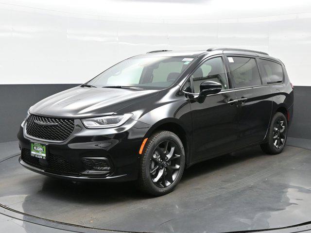 new 2025 Chrysler Pacifica car, priced at $53,892