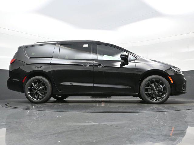 new 2025 Chrysler Pacifica car, priced at $53,892