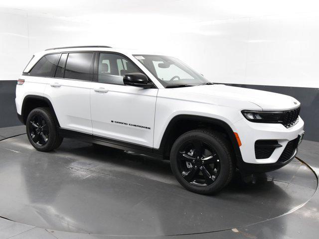 new 2024 Jeep Grand Cherokee car, priced at $39,712