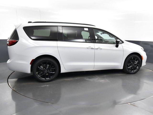 new 2024 Chrysler Pacifica car, priced at $46,768