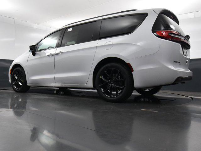 new 2024 Chrysler Pacifica car, priced at $43,305