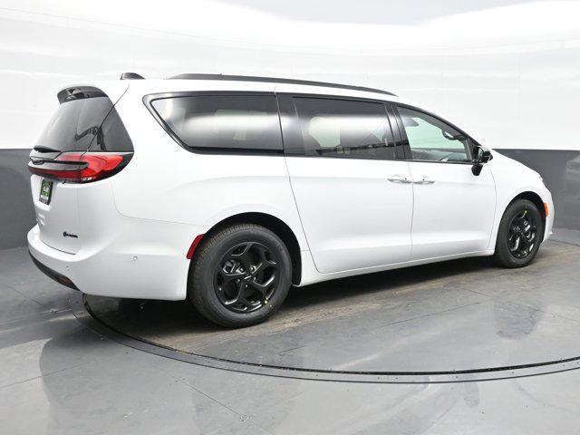 new 2025 Chrysler Pacifica Hybrid car, priced at $50,166