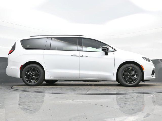 new 2025 Chrysler Pacifica Hybrid car, priced at $50,166