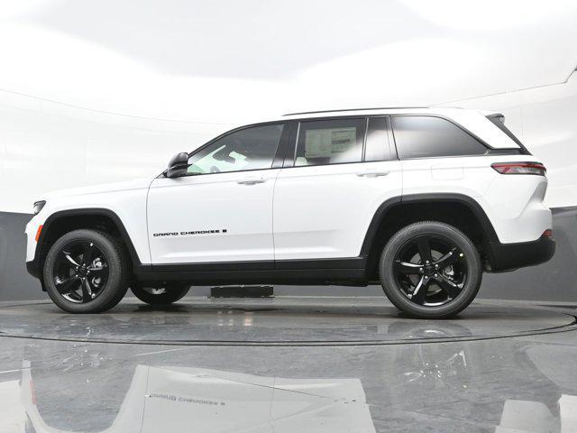new 2025 Jeep Grand Cherokee car, priced at $40,211