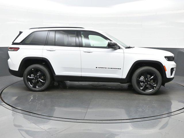 new 2025 Jeep Grand Cherokee car, priced at $40,211