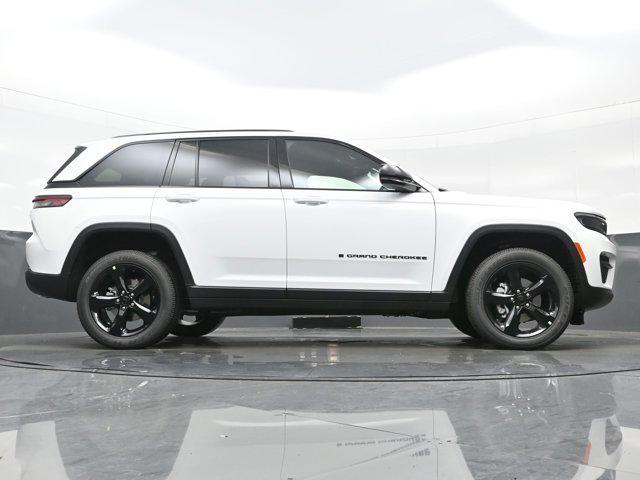 new 2025 Jeep Grand Cherokee car, priced at $40,211