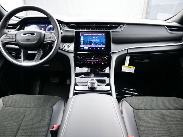 new 2025 Jeep Grand Cherokee car, priced at $40,211