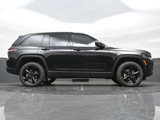 new 2025 Jeep Grand Cherokee car, priced at $40,747