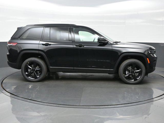 new 2025 Jeep Grand Cherokee car, priced at $40,747