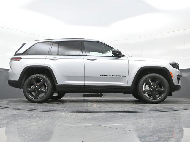 new 2025 Jeep Grand Cherokee car, priced at $42,004