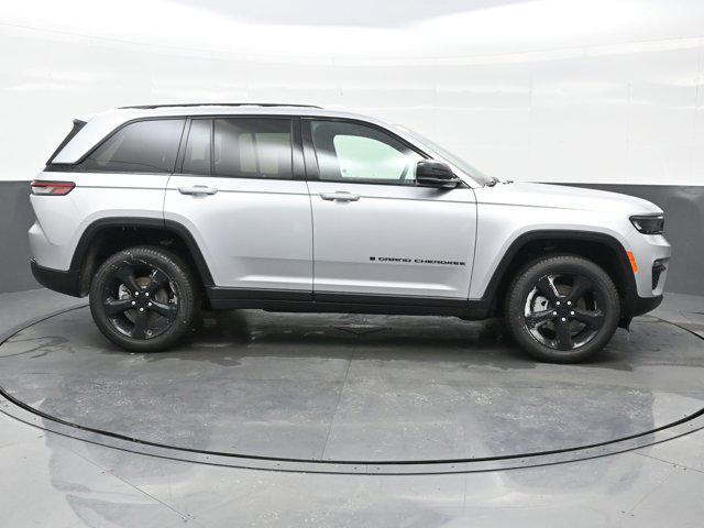 new 2025 Jeep Grand Cherokee car, priced at $42,004