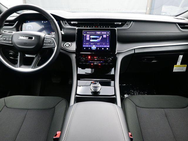 new 2025 Jeep Grand Cherokee car, priced at $44,175
