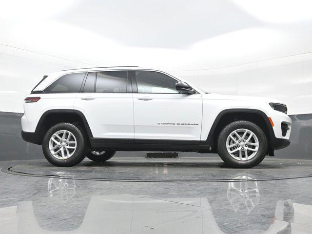 new 2025 Jeep Grand Cherokee car, priced at $44,175