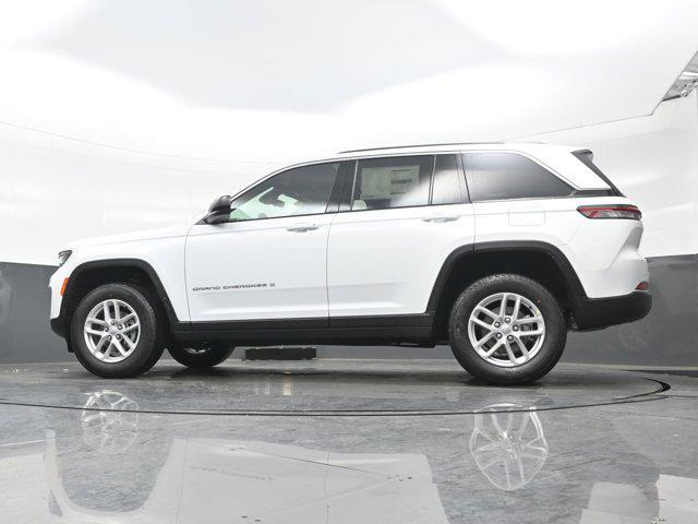 new 2025 Jeep Grand Cherokee car, priced at $44,175