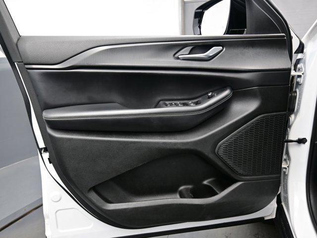 used 2023 Jeep Grand Cherokee car, priced at $28,490