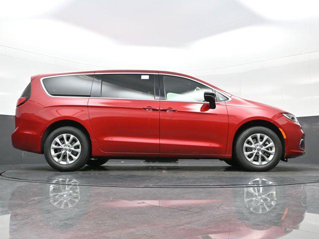 new 2025 Chrysler Pacifica car, priced at $43,467