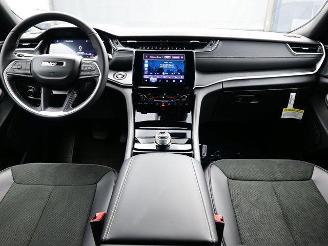 new 2025 Jeep Grand Cherokee car, priced at $40,189