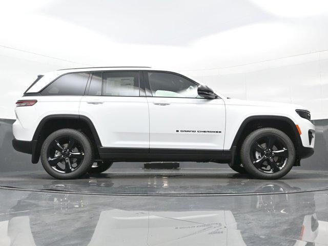 new 2025 Jeep Grand Cherokee car, priced at $40,189