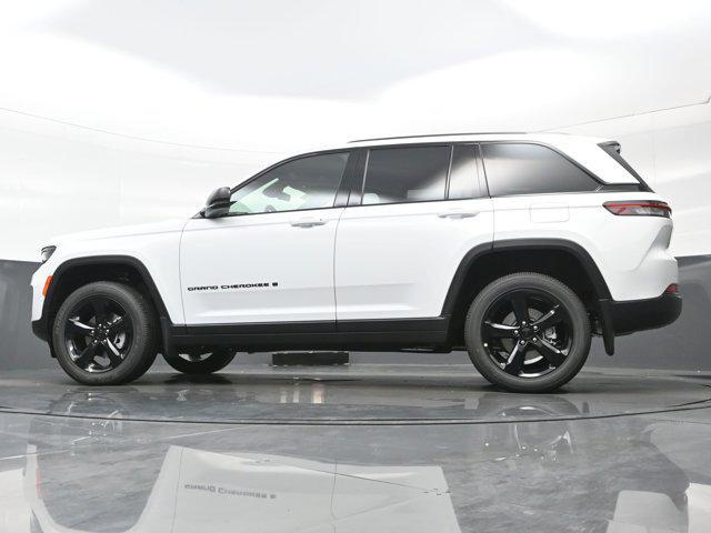 new 2025 Jeep Grand Cherokee car, priced at $40,189