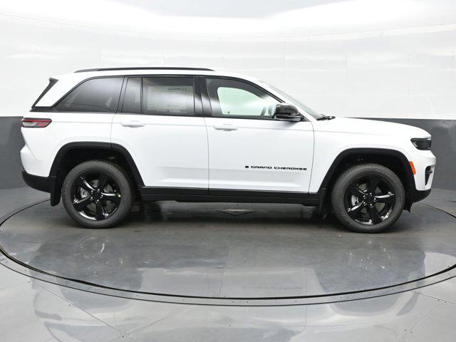 new 2025 Jeep Grand Cherokee car, priced at $40,189