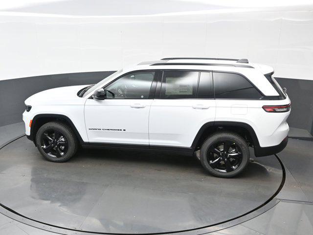 new 2025 Jeep Grand Cherokee car, priced at $37,681