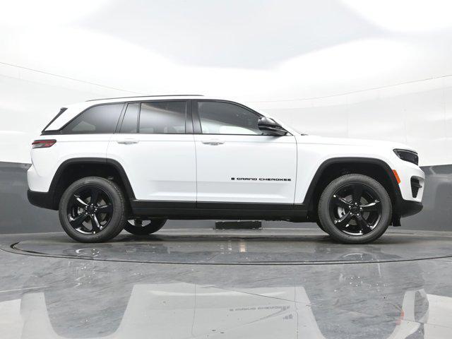 new 2025 Jeep Grand Cherokee car, priced at $37,681