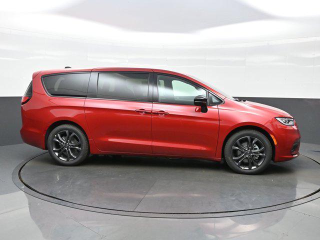 new 2026 Chrysler Pacifica car, priced at $37,685