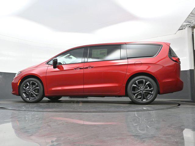 new 2026 Chrysler Pacifica car, priced at $37,685