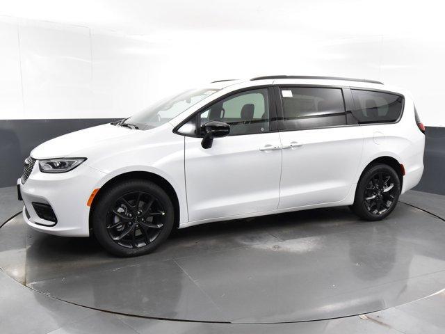 new 2024 Chrysler Pacifica car, priced at $46,768