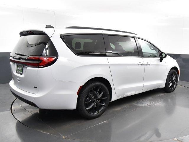 new 2024 Chrysler Pacifica car, priced at $46,768