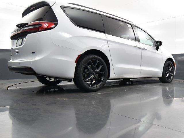 new 2024 Chrysler Pacifica car, priced at $46,768