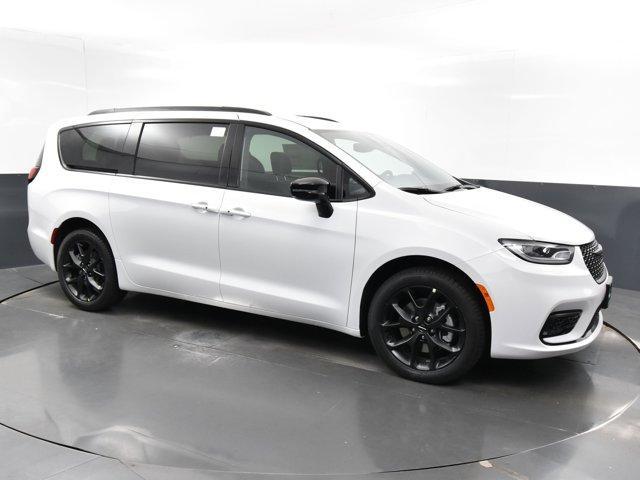 new 2024 Chrysler Pacifica car, priced at $46,768