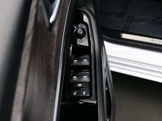 used 2022 Jeep Grand Cherokee car, priced at $34,590