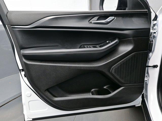 used 2025 Jeep Grand Cherokee car, priced at $33,990