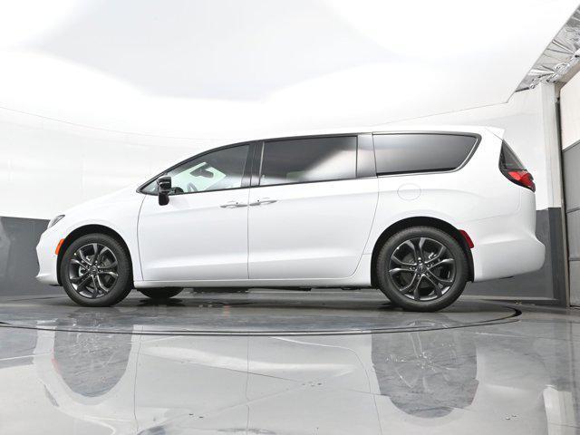 new 2026 Chrysler Pacifica car, priced at $48,055