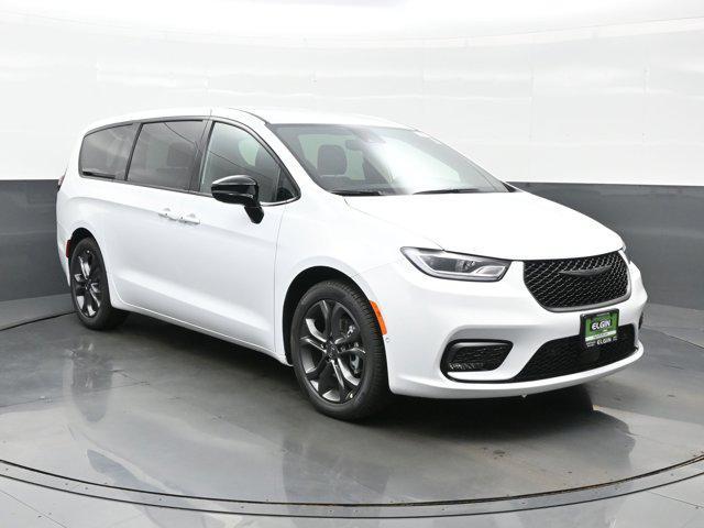 new 2026 Chrysler Pacifica car, priced at $48,055