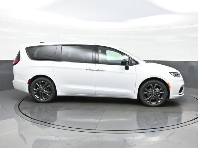 new 2026 Chrysler Pacifica car, priced at $48,055